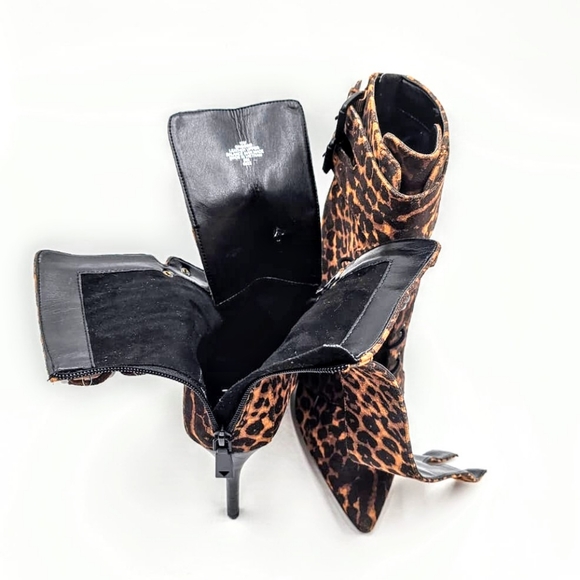 Guess Bossi Pointed Boots - Picture 6 of 8